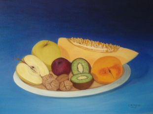 Frutas sobre fondo azul
